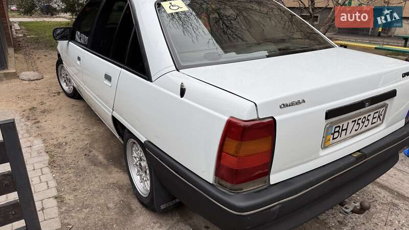 Седан Opel Omega 1988 в Одессе