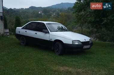 Седан Opel Omega 1991 в Тячеве