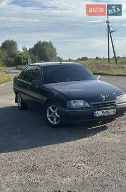 Седан Opel Omega 1988 в Макарове
