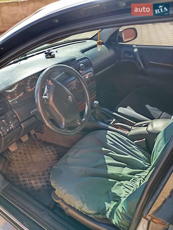 Седан Opel Omega 1998 в Гайсину