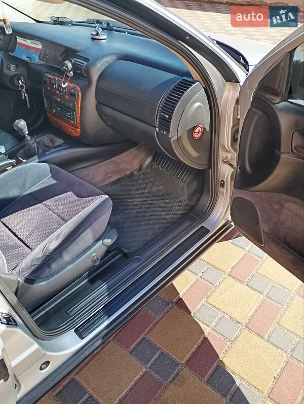 Седан Opel Omega 1998 в Гайсину