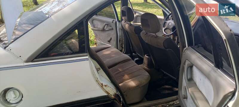 Седан Opel Omega 1991 в Тячеве фото 11 Седан Opel Omega 1991 в Тячеве