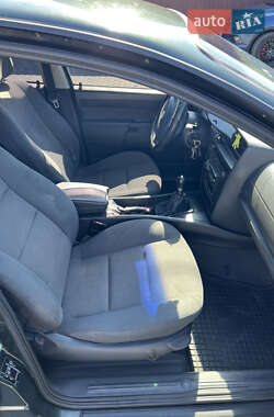 Седан Opel Omega 2003 в 