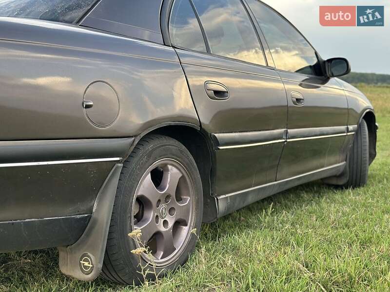 Седан Opel Omega 1998 в Кривом Роге