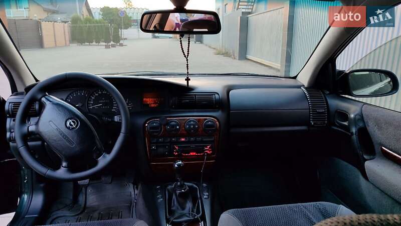 Седан Opel Omega 1996 в Ивано-Франковске