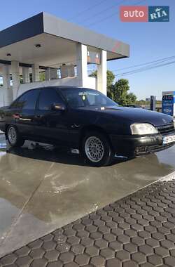 Седан Opel Omega 1990 в Великому Дальнику