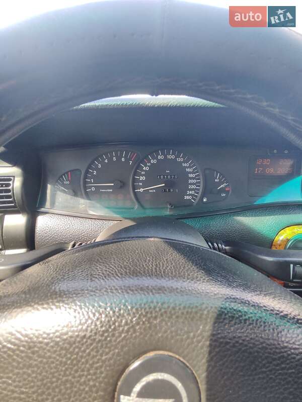 Седан Opel Omega 1998 в Запорожье