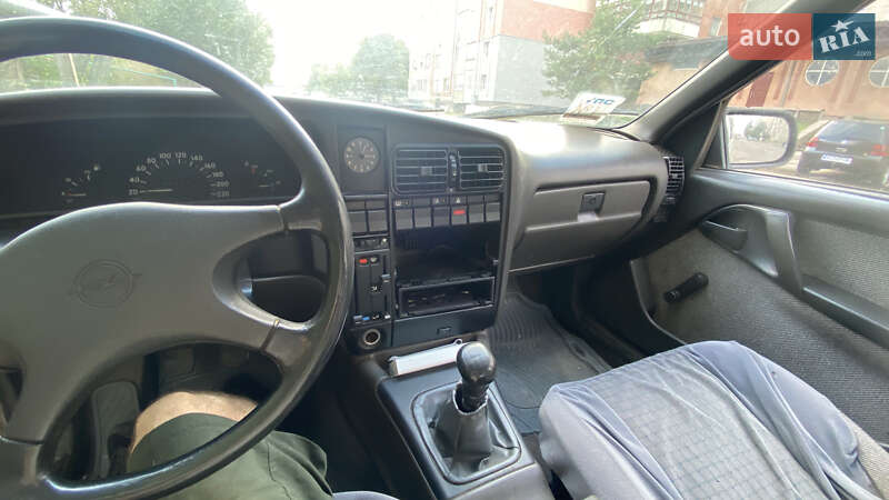 Универсал Opel Omega 1987 в Нововолынске