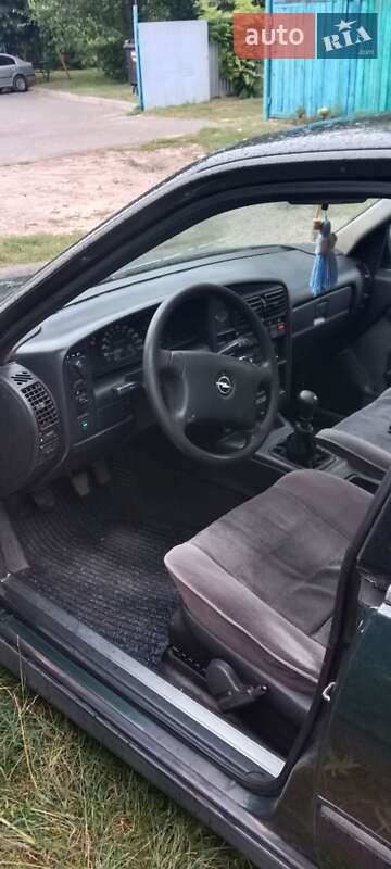 Седан Opel Omega 1993 в Переяславі