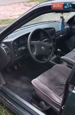 Седан Opel Omega 1993 в 