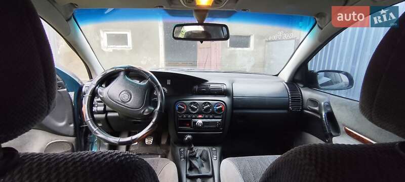 Седан Opel Omega 1994 в Монастыриске
