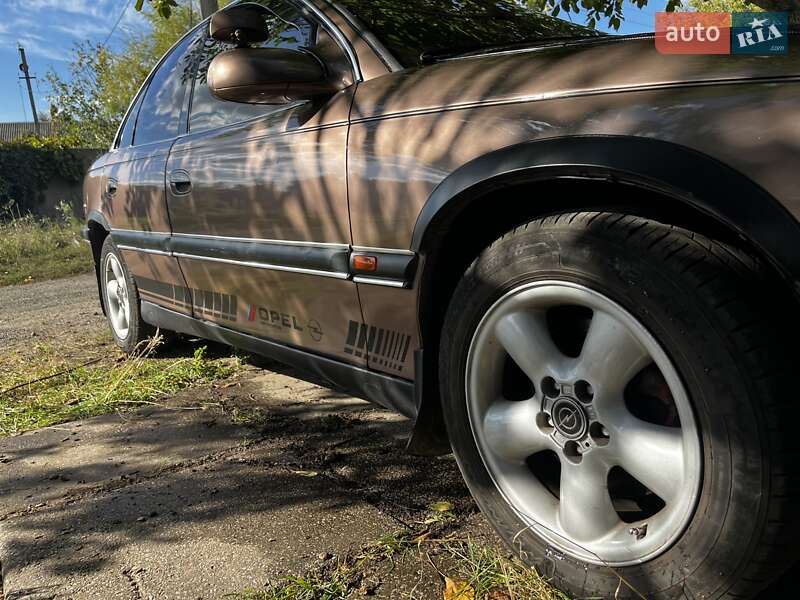 Седан Opel Omega 1998 в Нікополі фото 3 Седан Opel Omega 1998 в Нікополі