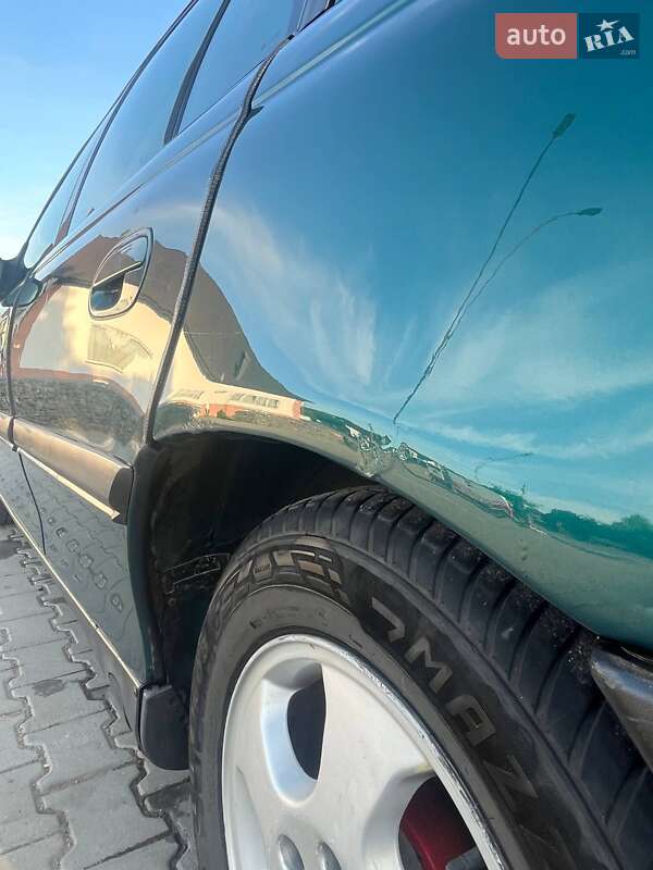 Седан Opel Omega 1994 в Снятине