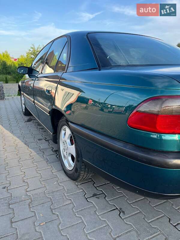 Седан Opel Omega 1994 в Снятине