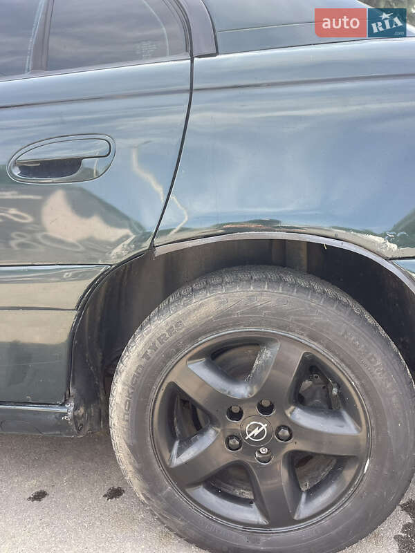 Седан Opel Omega 2003 в Баре