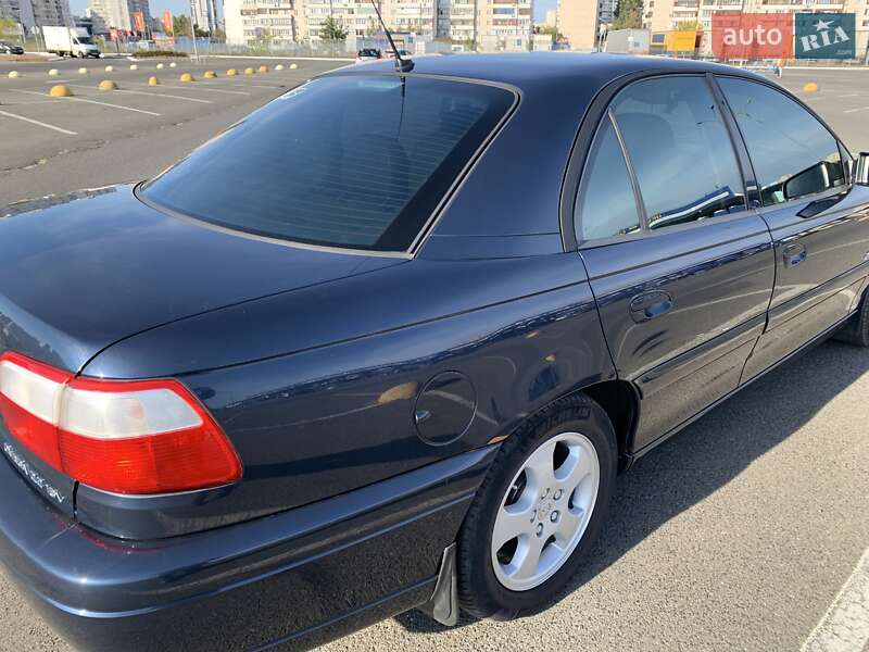 Седан Opel Omega 2000 в Киеве