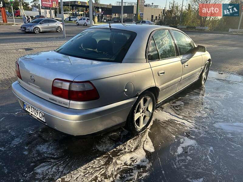 Седан Opel Omega 2001 в Буче