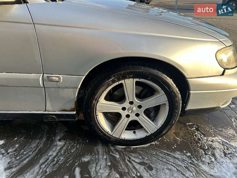 Седан Opel Omega 2001 в Буче