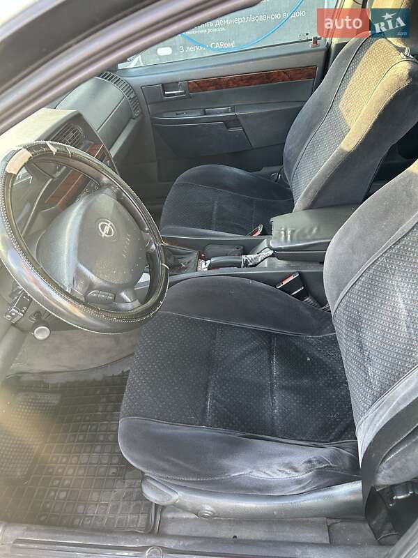 Седан Opel Omega 2001 в Буче