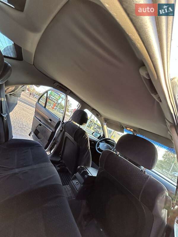 Седан Opel Omega 2001 в Буче