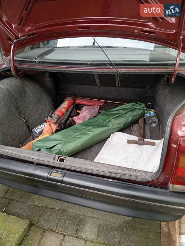 Седан Opel Omega 1989 в Рівному