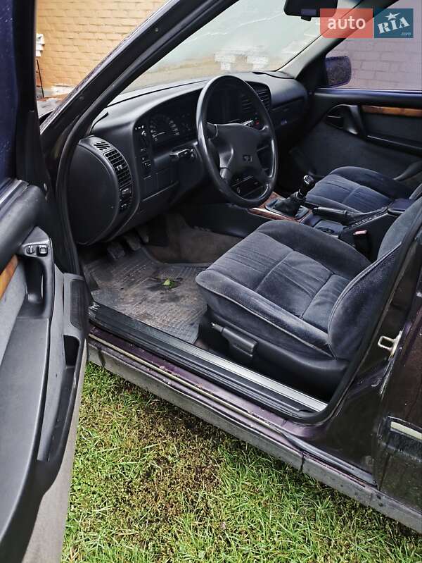 Седан Opel Omega 1993 в Ильинцах