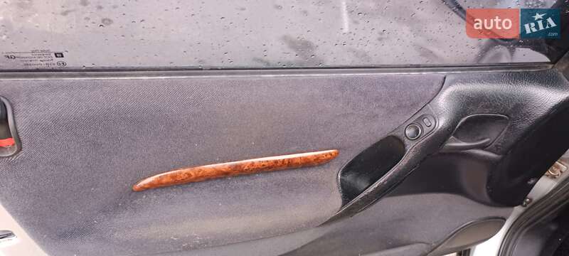 Седан Opel Omega 1999 в Сарнах