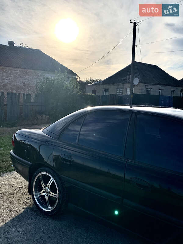 Седан Opel Omega 1998 в Синельниково