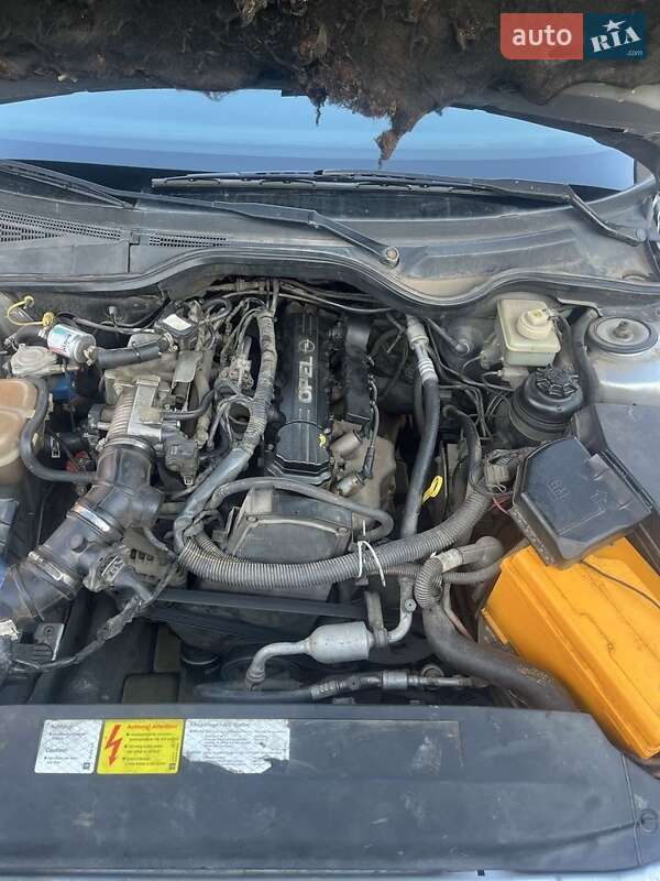 Седан Opel Omega 1998 в Новоукраинке