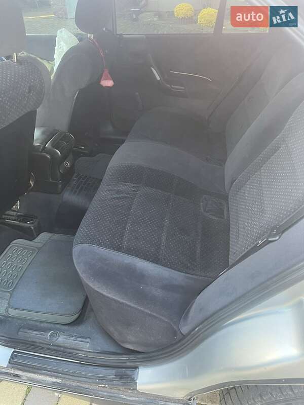 Седан Opel Omega 1998 в Новоукраинке