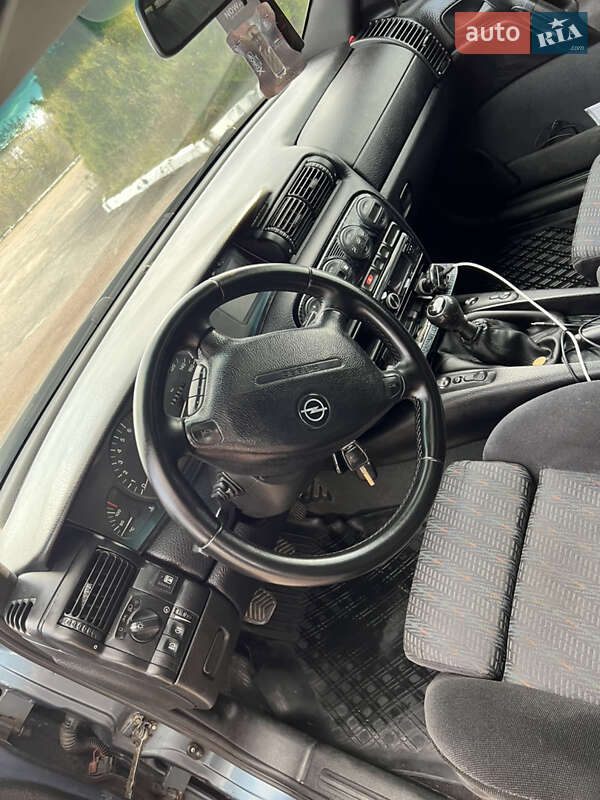 Седан Opel Omega 1998 в Надвірній фото 9 Седан Opel Omega 1998 в Надвірній