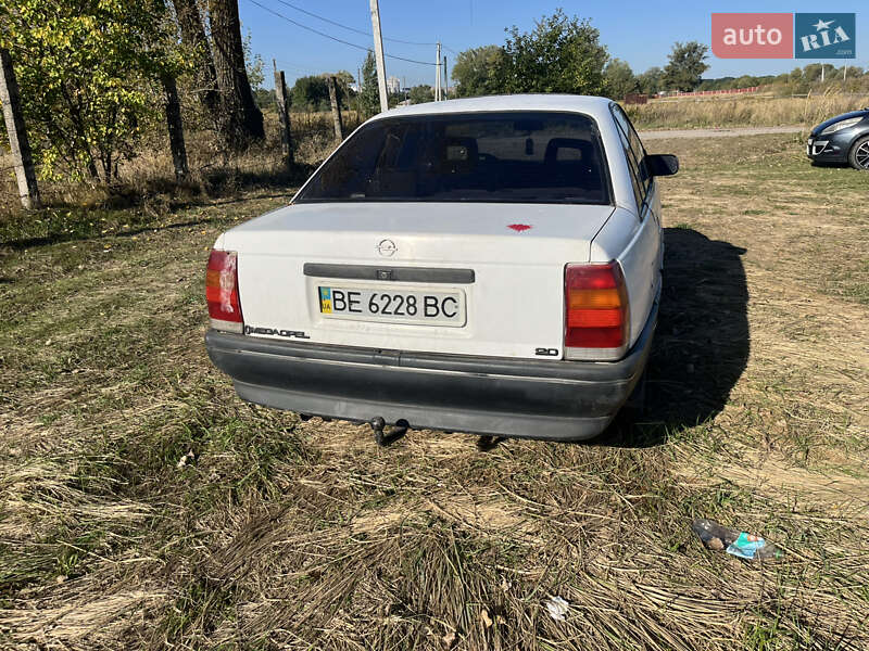 Седан Opel Omega 1987 в Чернігові