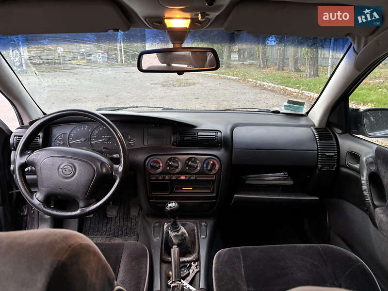 Седан Opel Omega 1994 в Кременчуге