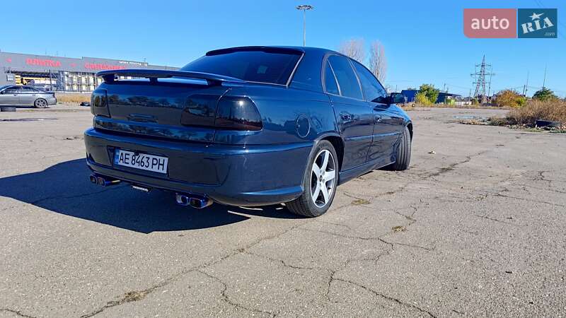 Седан Opel Omega 2000 в Николаеве