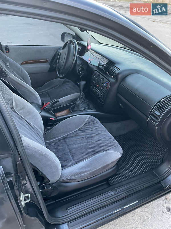 Седан Opel Omega 1995 в Києві фото 6 Седан Opel Omega 1995 в Києві