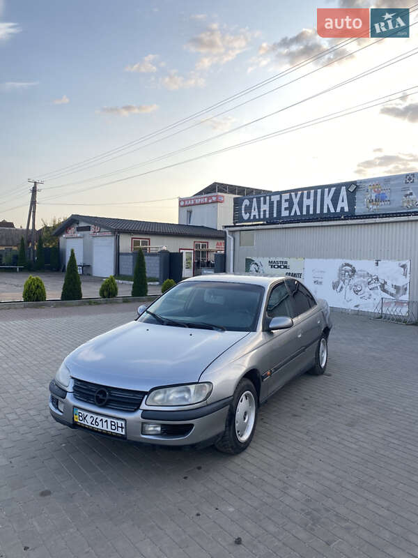Седан Opel Omega 1995 в Вараше
