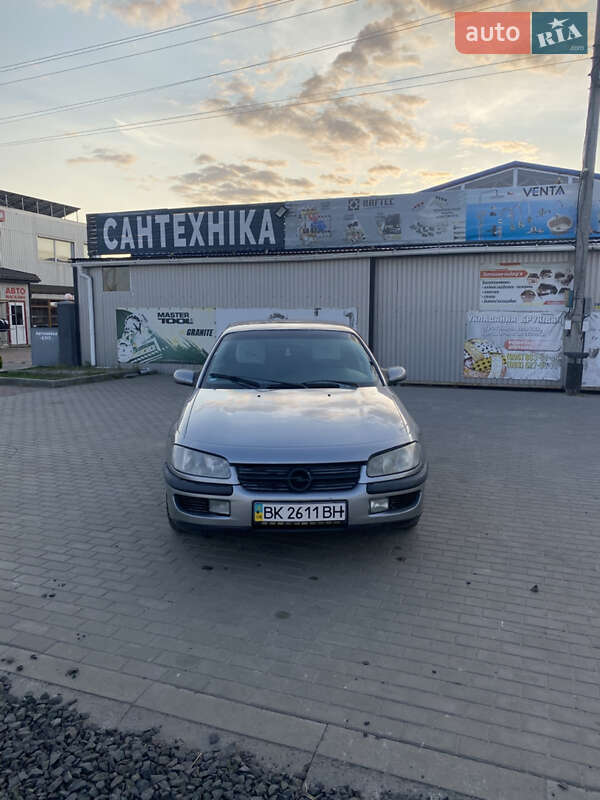 Седан Opel Omega 1995 в Вараше