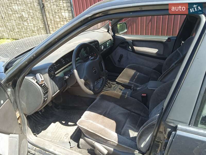 Седан Opel Omega 1989 в Чернигове