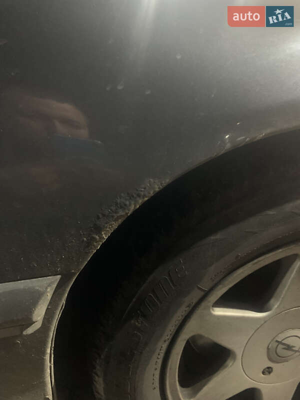 Седан Opel Omega 1996 в Львове