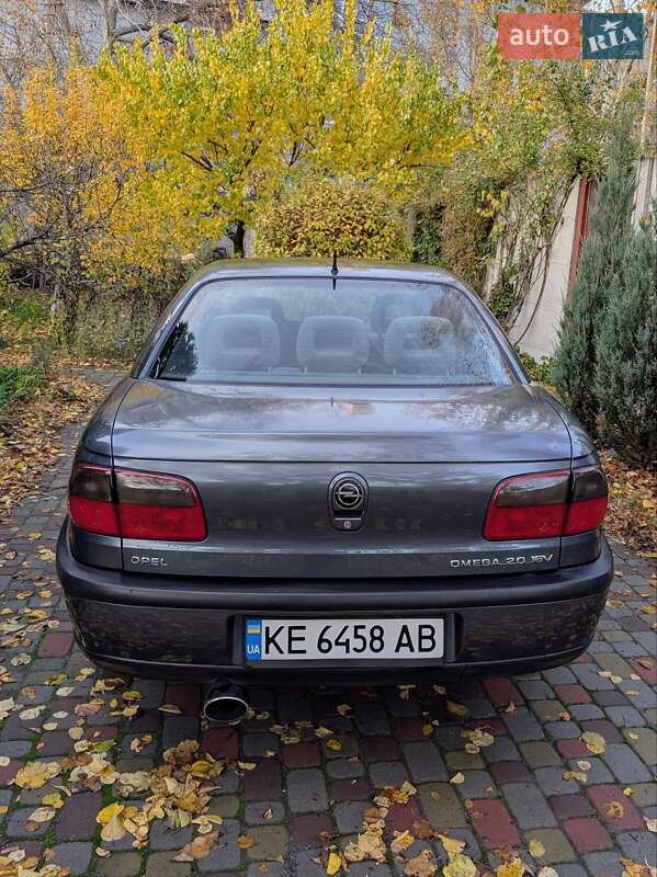 Седан Opel Omega 1997 в Днепре