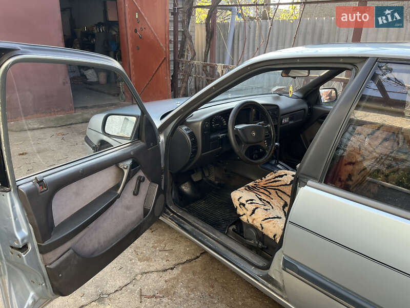 Седан Opel Omega 1987 в Ізмаїлі