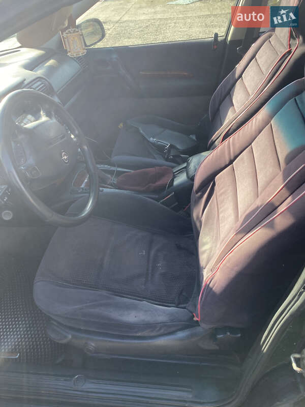 Универсал Opel Omega 1998 в Деражне