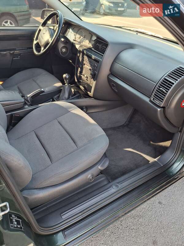 Седан Opel Omega 2003 в Василькове