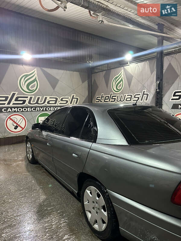 Седан Opel Omega 2000 в Черновцах