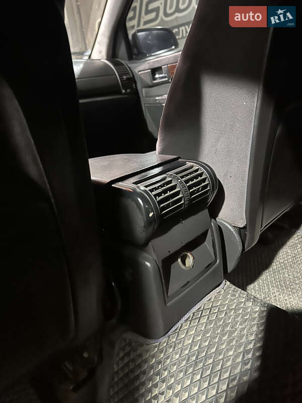 Седан Opel Omega 2000 в Черновцах