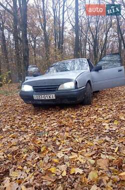 Седан Opel Omega 1989 в Городке