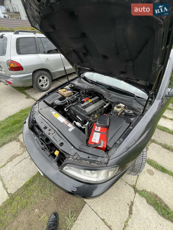 Седан Opel Omega 2000 в Львове