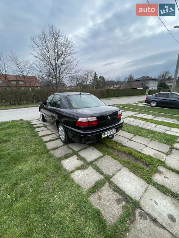 Седан Opel Omega 2000 в Львове