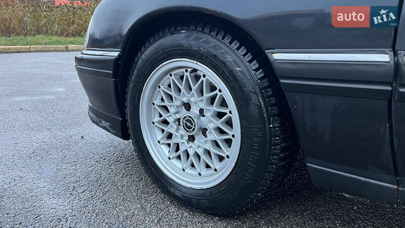 Седан Opel Omega 1992 в Києві фото 6 Седан Opel Omega 1992 в Києві