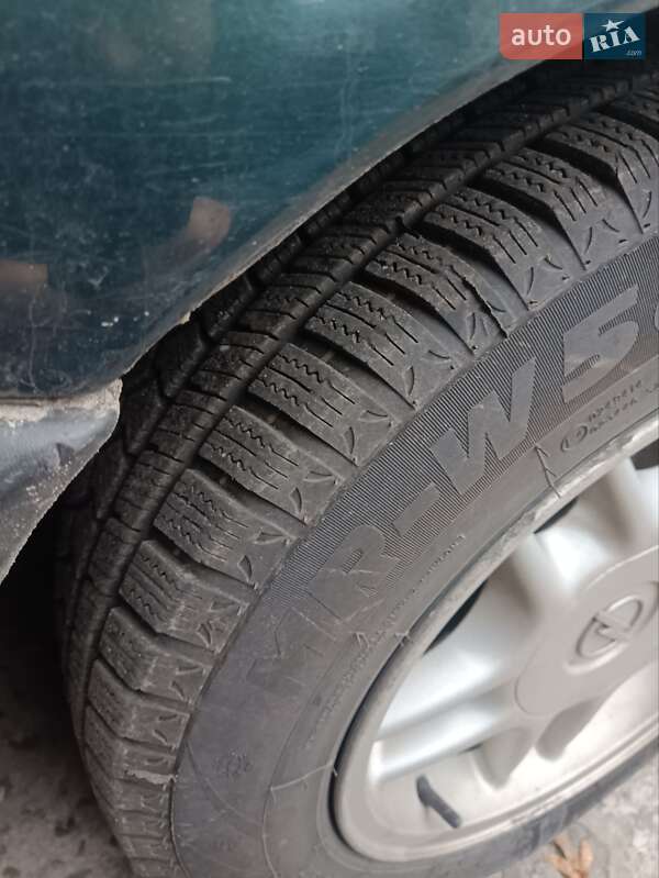 Седан Opel Omega 1996 в Києві